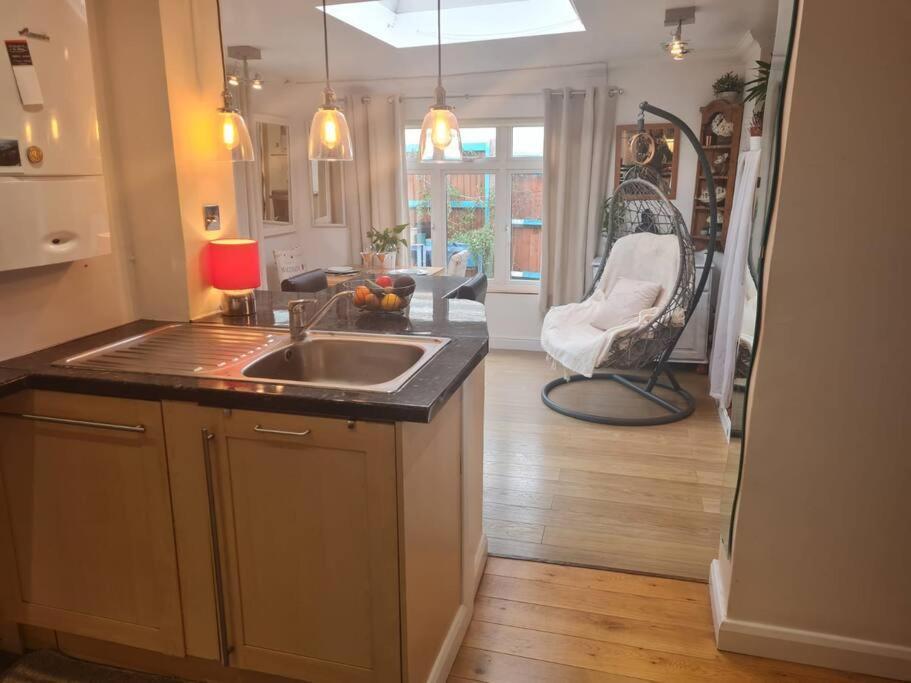 Modern Bungalow With Private Swimming Pool Maidenhead Esterno foto