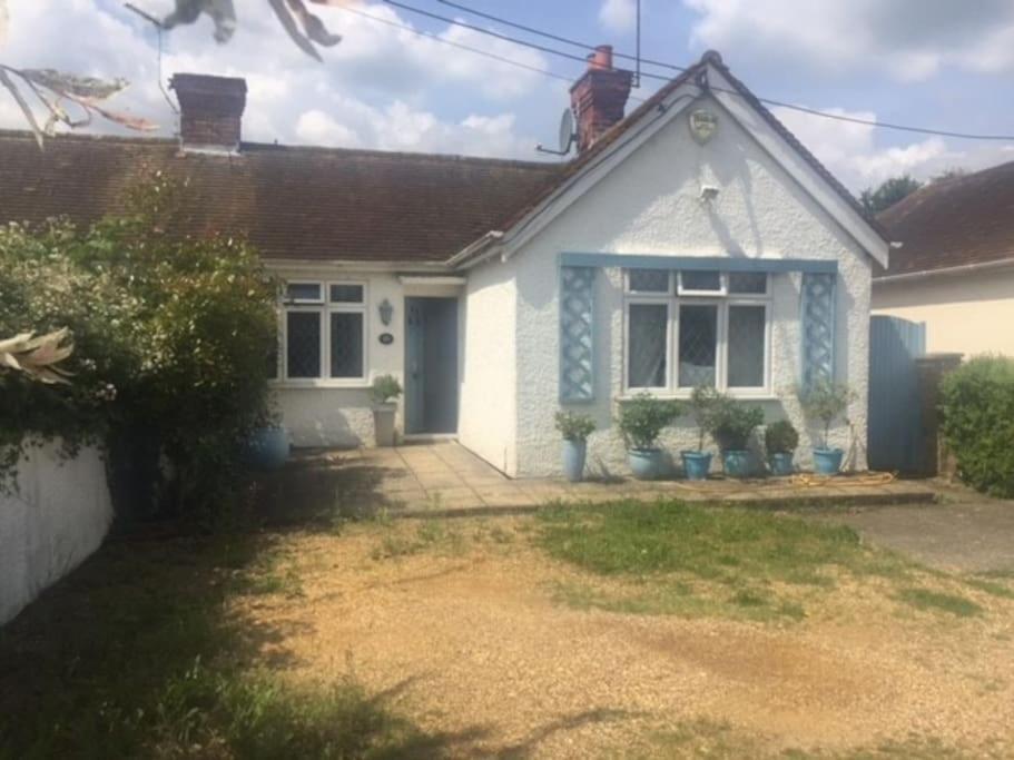 Modern Bungalow With Private Swimming Pool Maidenhead Esterno foto